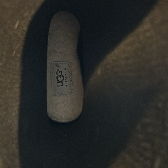 UGG rain boot. Size 8. - Picture 6 of 7